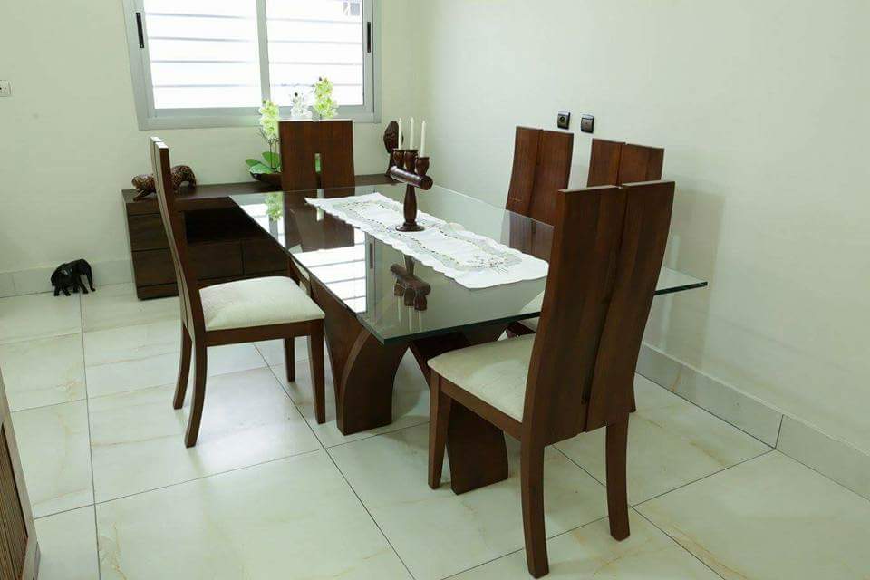 TABLE A MANGER